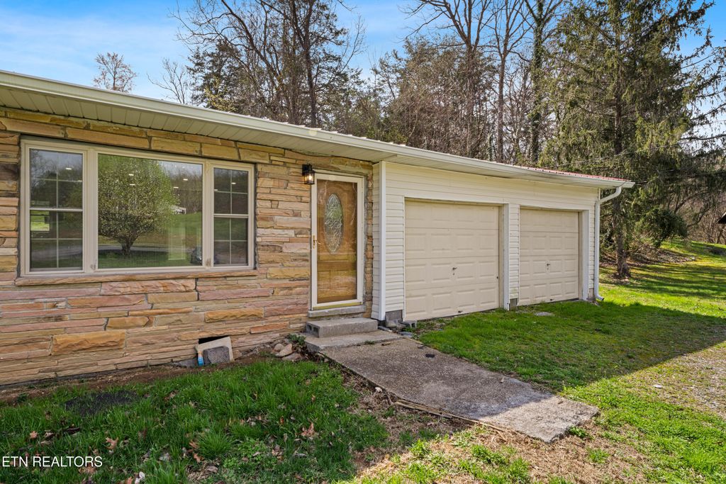 Photo of 1025 Scarlet Rd, Newport, TN 37821 (MLS # 1332471)