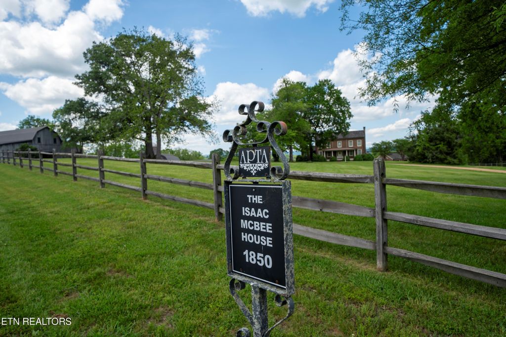 Photo of 2590 Day Rd, Strawberry Plains, TN 37871 (MLS # 1304729)