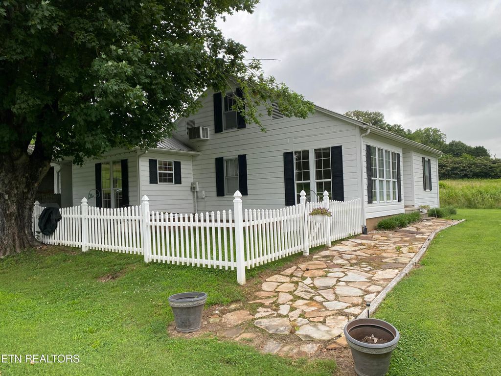 Photo of 117 Cedar Valley Rd, Sweetwater, TN 37874 (MLS # 1311367)
