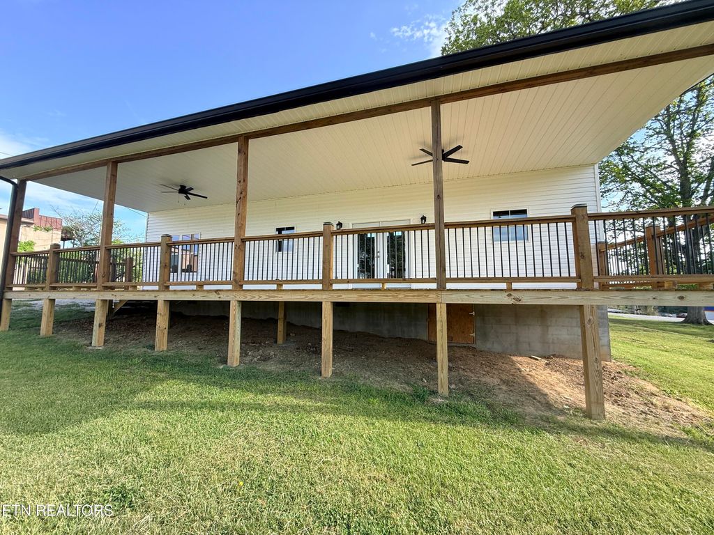 Photo of 103 N Duncan St, Jamestown, TN 38556 (MLS # 1339725)