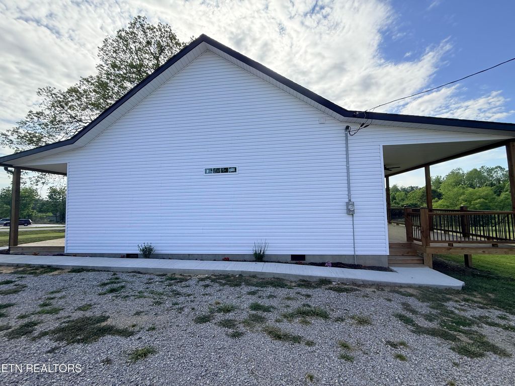 Photo of 103 N Duncan St, Jamestown, TN 38556 (MLS # 1339725)