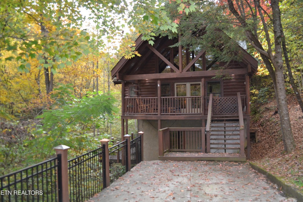 Photo of 229 Edens Way, Sevierville, TN 37876 (MLS # 1360578)