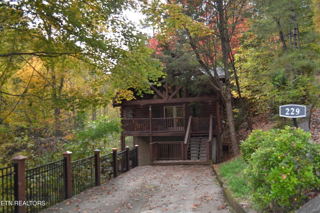Photo of 229 Edens Way, Sevierville, TN 37876 (MLS # 1360578)