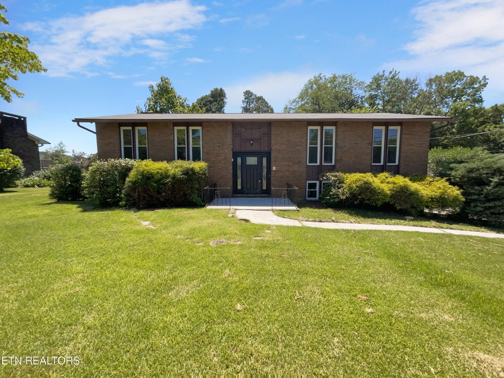 Photo of 7329 Hallbrook Rd, Knoxville, TN 37918 (MLS # 1268170)