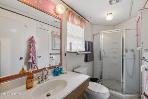 Tiny photo for 220 County Road 475, Etowah, TN 37331 (MLS # 1347764)