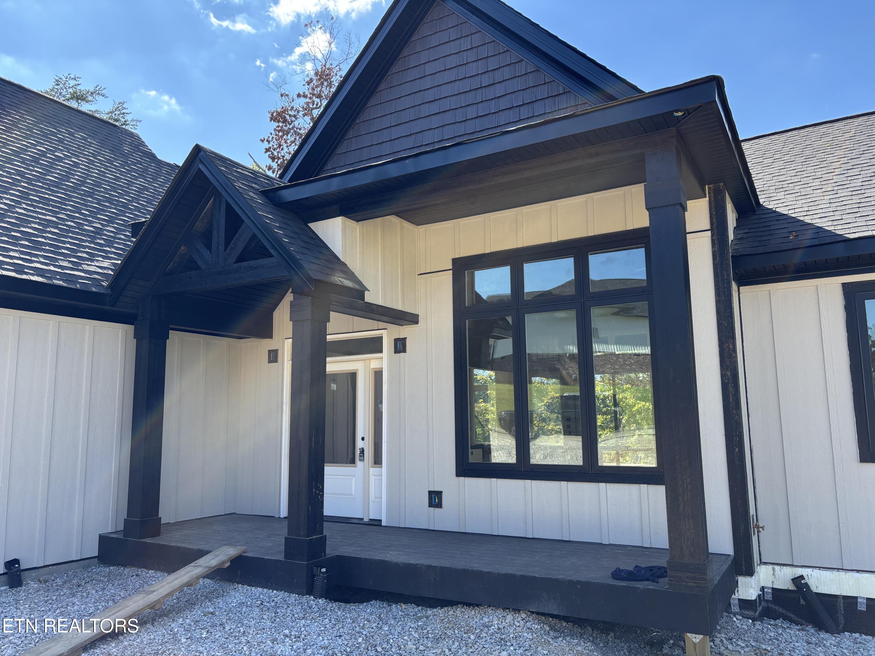 300 Bluff Trace