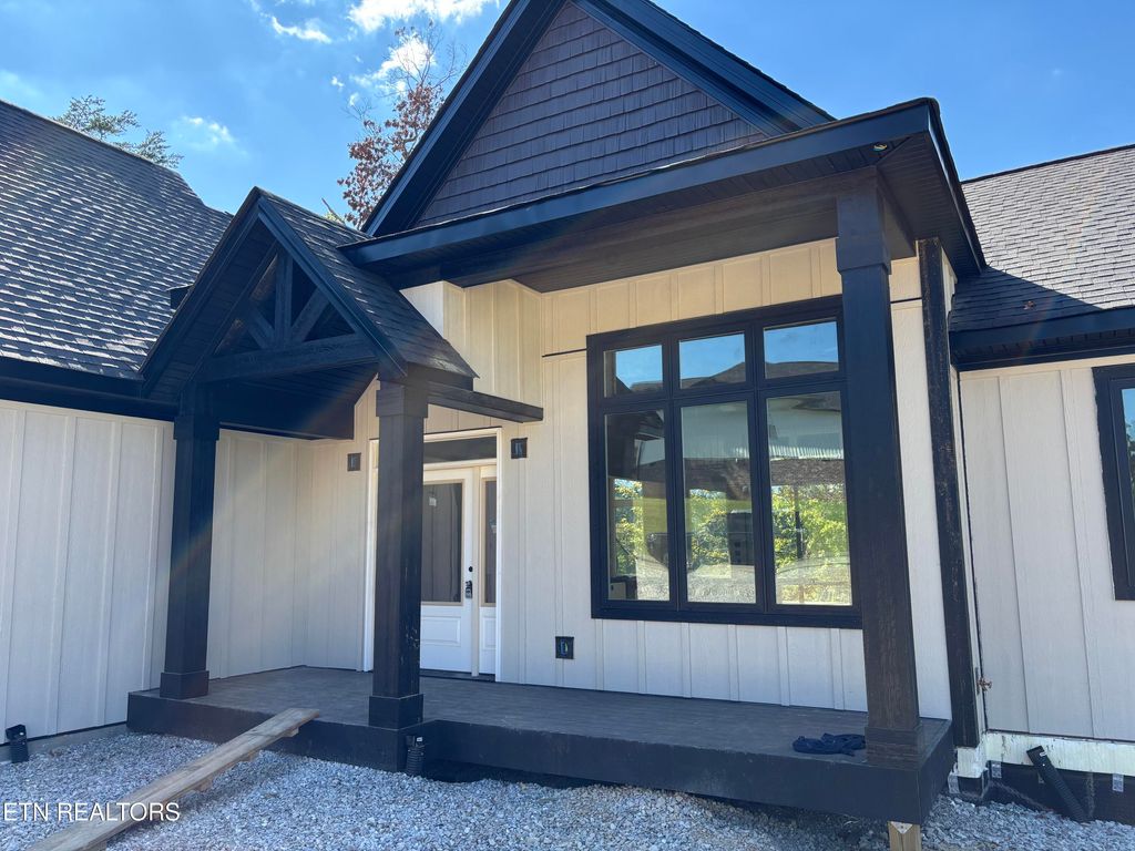 Photo of 300 Bluff Trace, Jacksboro, TN 37757 (MLS # 1303868)