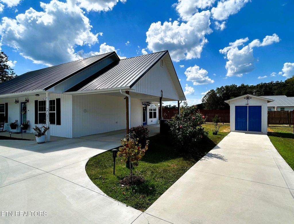 Photo of 1202 Tellico Street S, Madisonville, TN 37354 (MLS # 1313930)