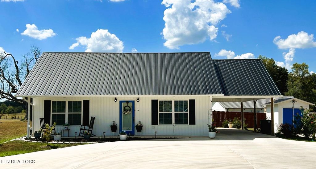 Photo of 1202 Tellico Street S, Madisonville, TN 37354 (MLS # 1313930)