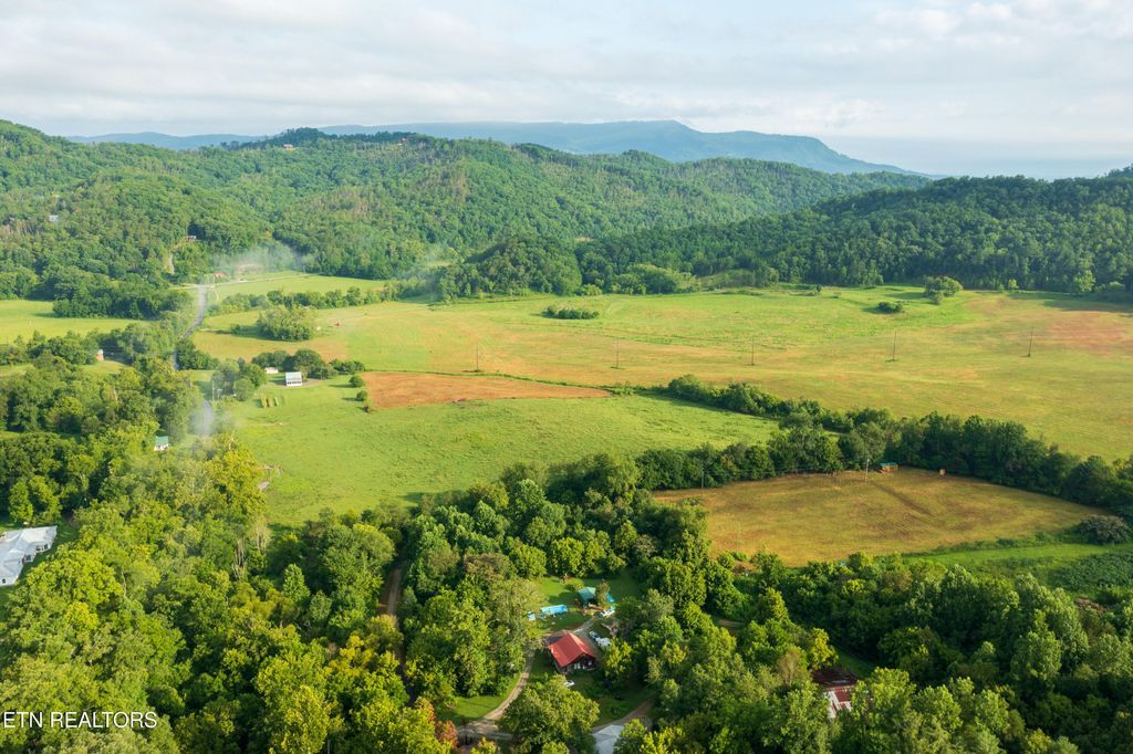 Photo of 3435 Valley View Rd, Sevierville, TN 37862 (MLS # 1340865)