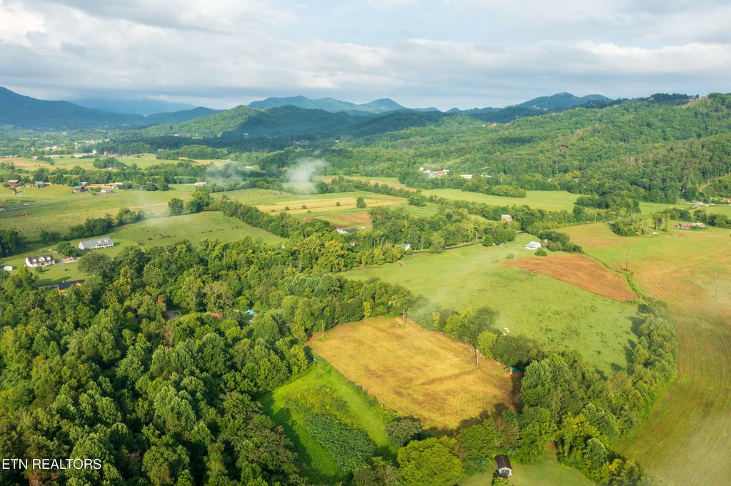 Photo of 3435 Valley View Rd, Sevierville, TN 37862 (MLS # 1340865)