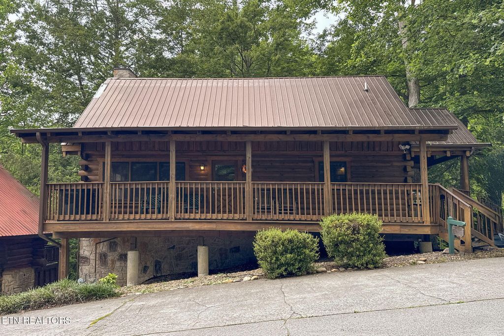 Photo of 510 Hoot Owl Way, Gatlinburg, TN 37738 (MLS # 1303495)