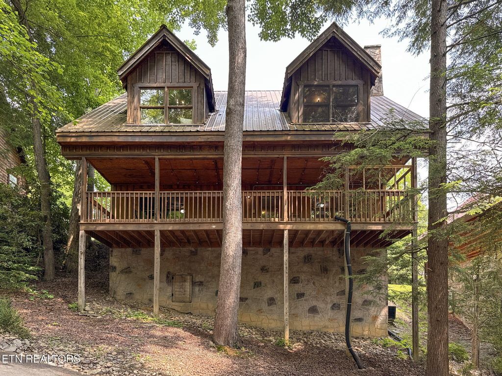 Photo of 510 Hoot Owl Way, Gatlinburg, TN 37738 (MLS # 1303495)
