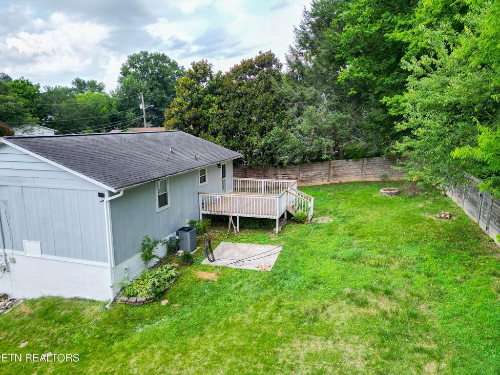 Photo of 6105 Travis Drive, Knoxville, TN 37921 (MLS # 1347080)