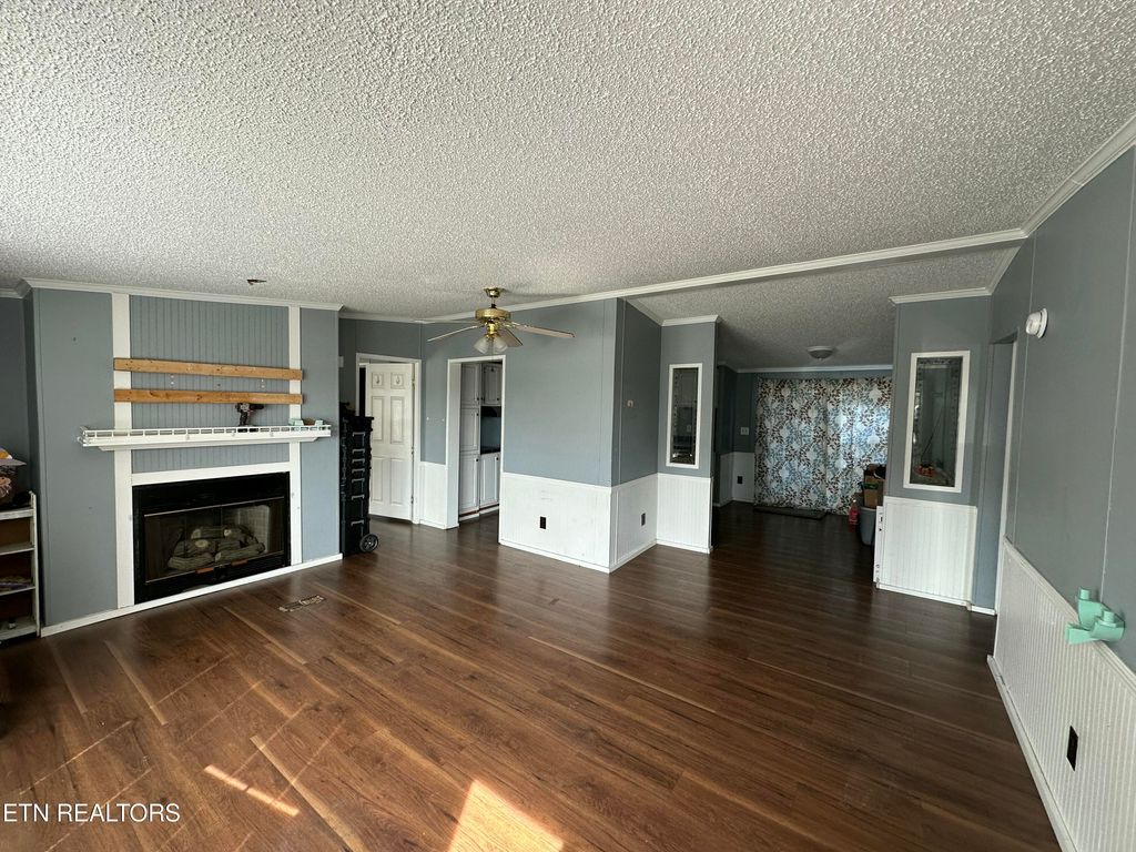 Photo of 408 W Rathburn St, Rockwood, TN 37854 (MLS # 1331009)