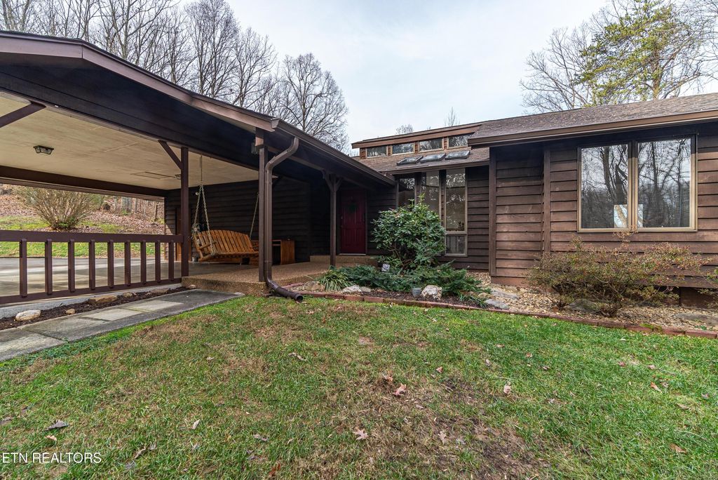 Photo of 1005 Tuskegee Drive, Oak Ridge, TN 37830 (MLS # 1323367)