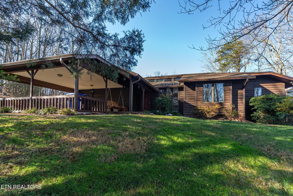 Photo of 1005 Tuskegee Drive, Oak Ridge, TN 37830 (MLS # 1323367)