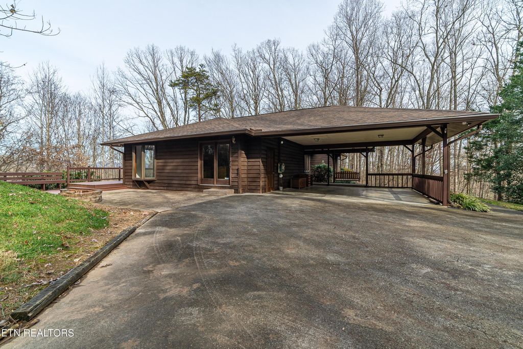 Photo of 1005 Tuskegee Drive, Oak Ridge, TN 37830 (MLS # 1323367)