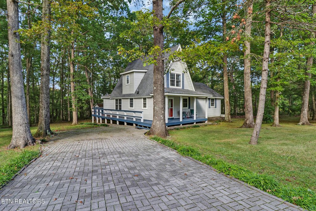 Photo of 3094 Renegade Mountain Pkwy, Crab Orchard, TN 37723 (MLS # 1336021)