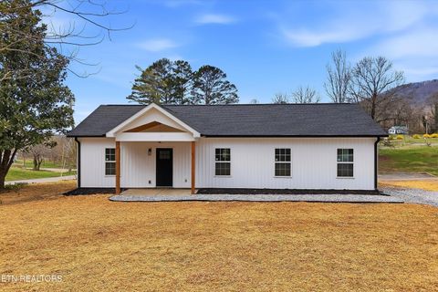 Photo of 211 Morris St, Harriman, TN 37748 (MLS # 1331940)