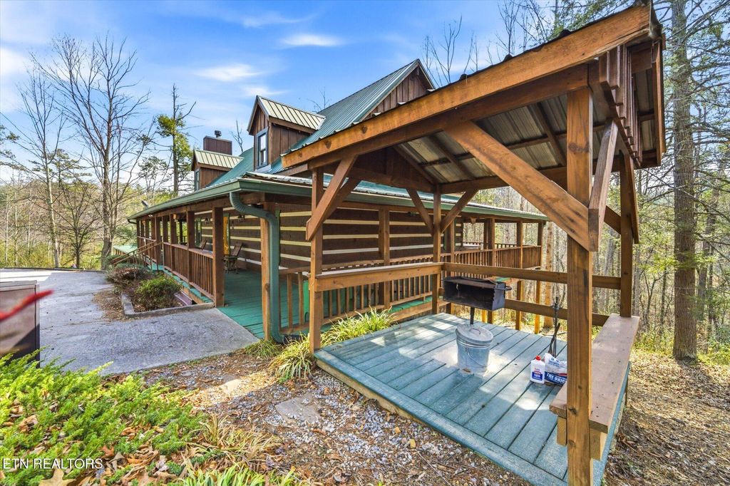 Photo of 1515 Bluff Ridge Rd, Sevierville, TN 37876 (MLS # 1331404)