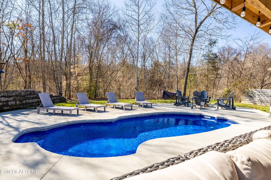 Photo of 929 Carter Ridge Drive, Knoxville, TN 37924 (MLS # 1331070)