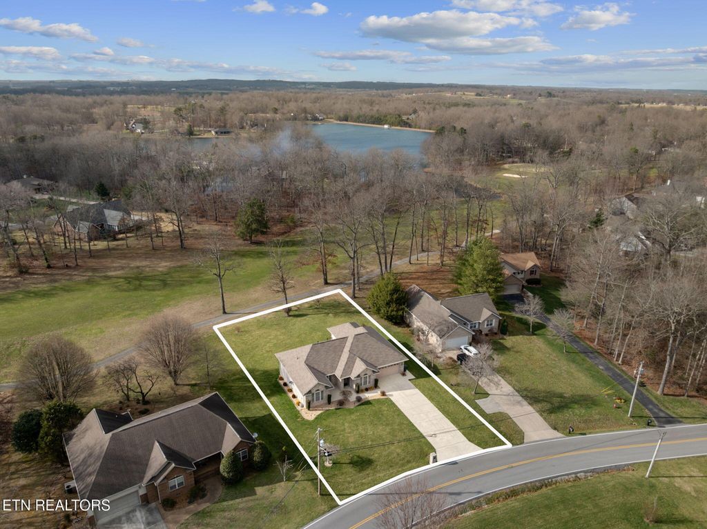 Photo of 429 E Deer Creek Drive, Crossville, TN 38571 (MLS # 1331553)