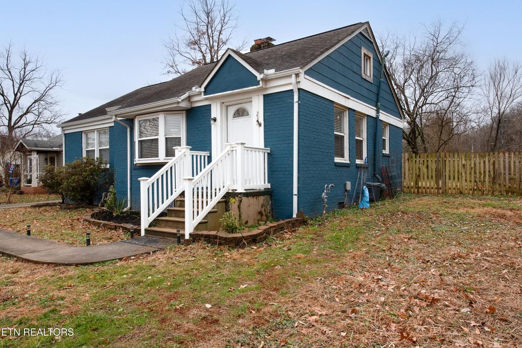 Photo of 237 Spruce St, Alcoa, TN 37701 (MLS # 1288537)