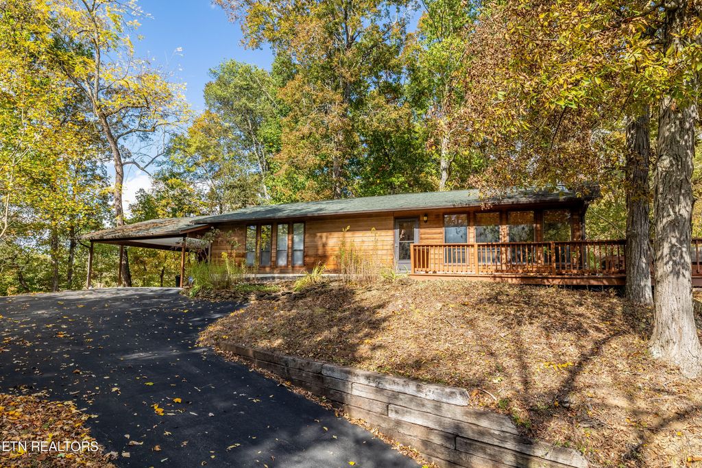 Photo of 4431 Deer Run Drive, Louisville, TN 37777 (MLS # 1244145)