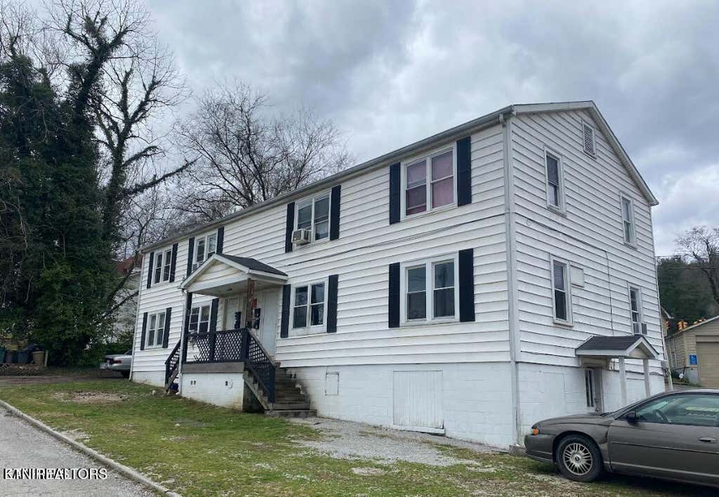 Photo of 725 Chilhowee St, Harriman, TN 37748 (MLS # 1338585)