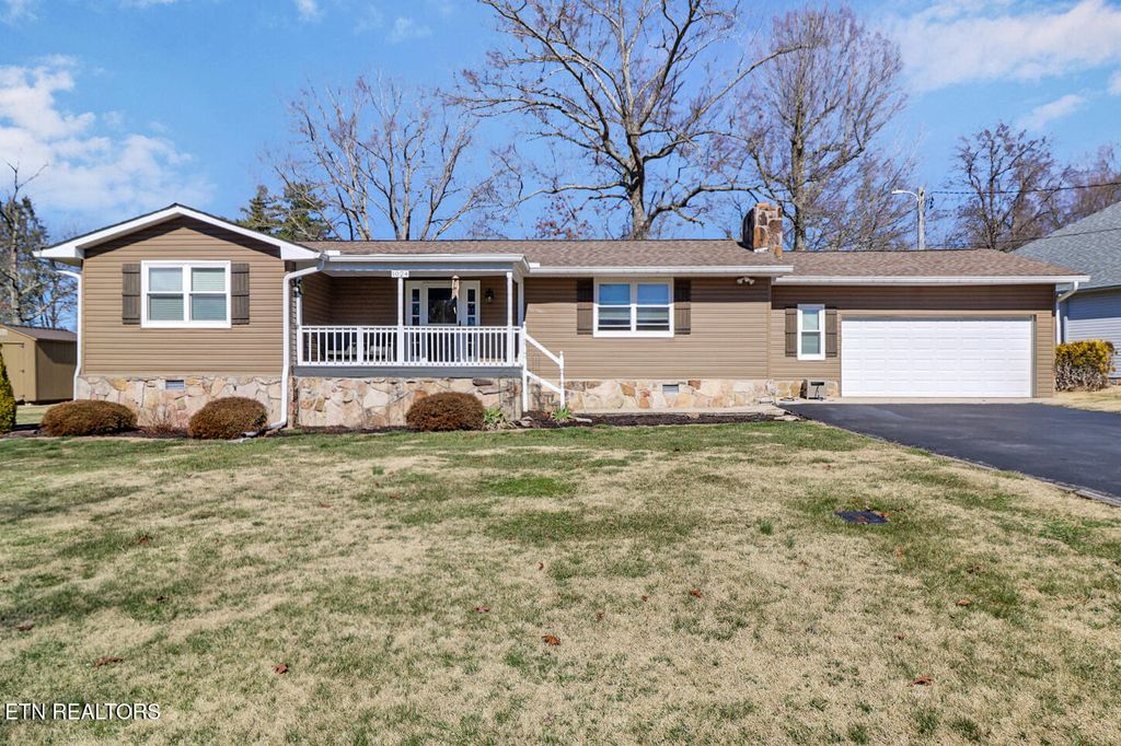 Photo of 1024 Ridley Drive, Crossville, TN 38572 (MLS # 1330978)