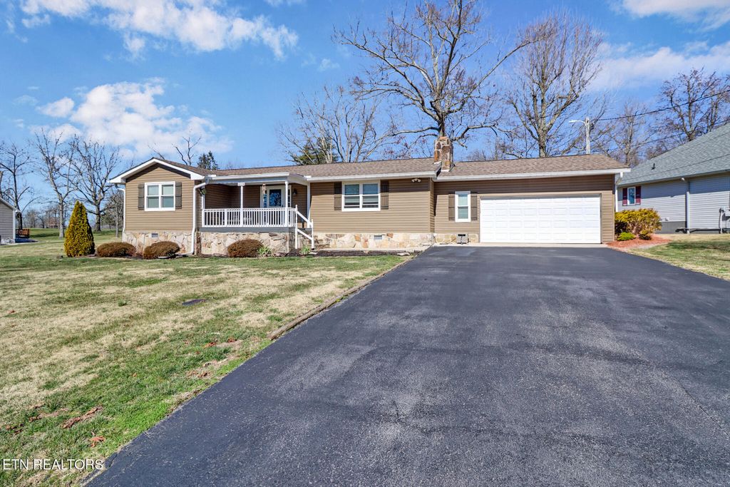 Photo of 1024 Ridley Drive, Crossville, TN 38572 (MLS # 1330978)