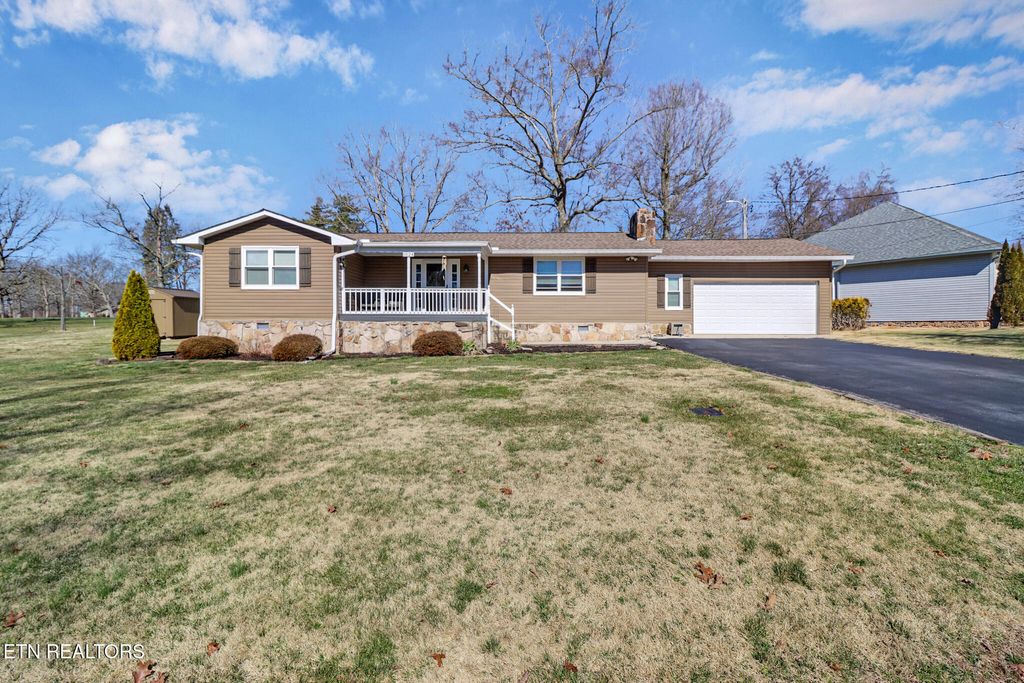 Photo of 1024 Ridley Drive, Crossville, TN 38572 (MLS # 1330978)