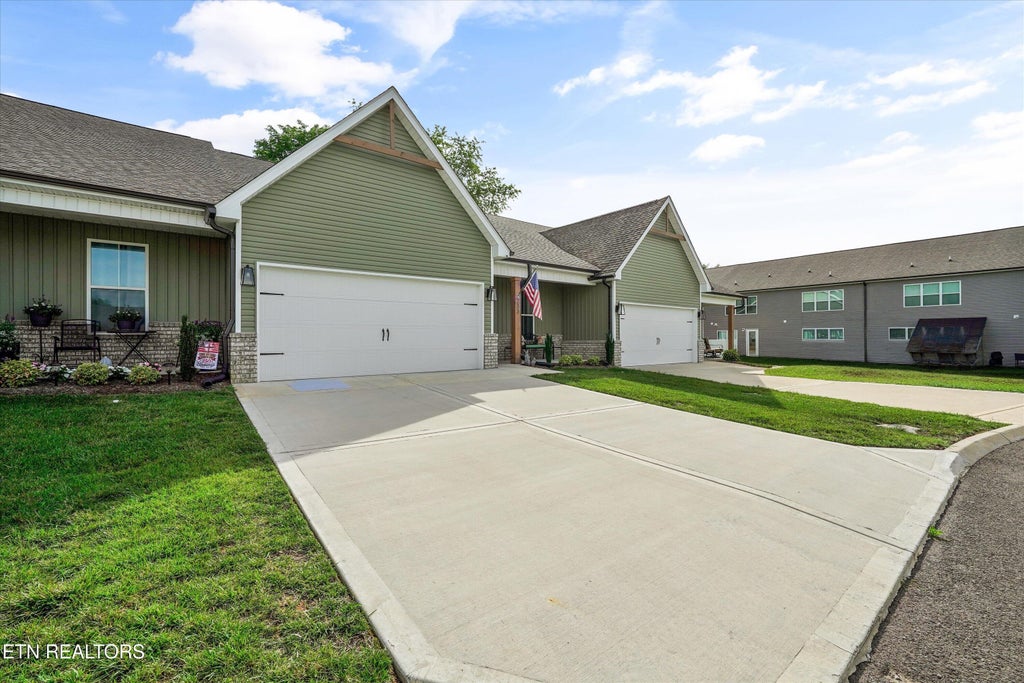 Photo of 233 Elise Way, Lenoir City, TN 37771 (MLS # 1352883)