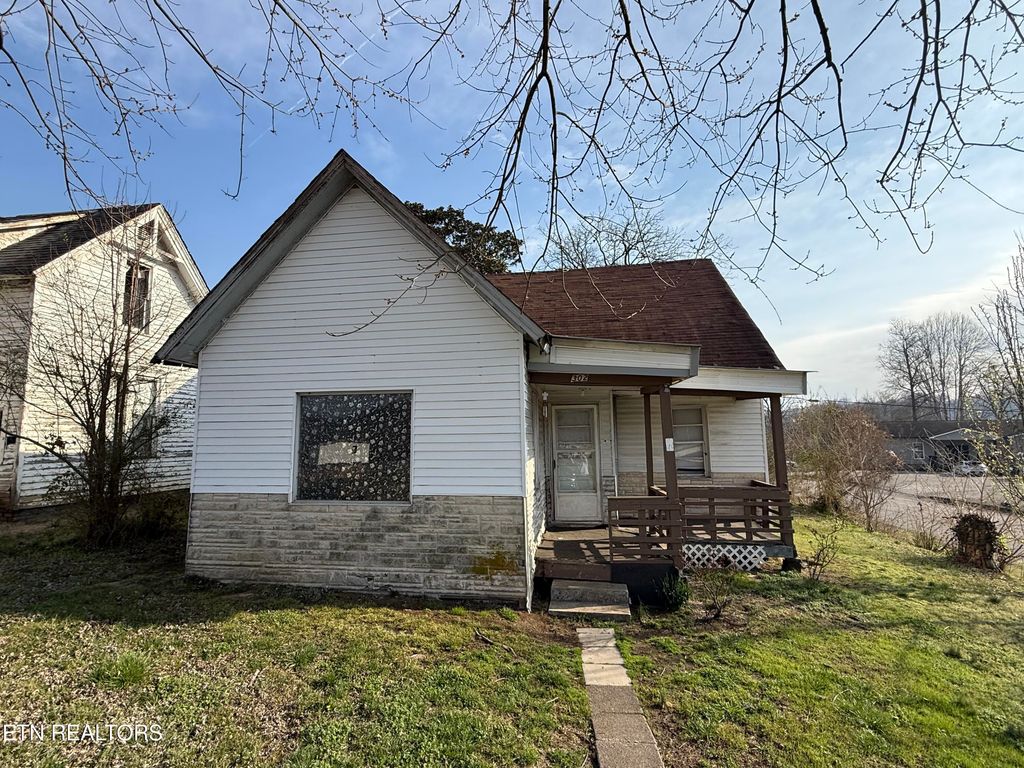 Photo of 302 Byrd Ave Ave, Harriman, TN 37748 (MLS # 1332849)