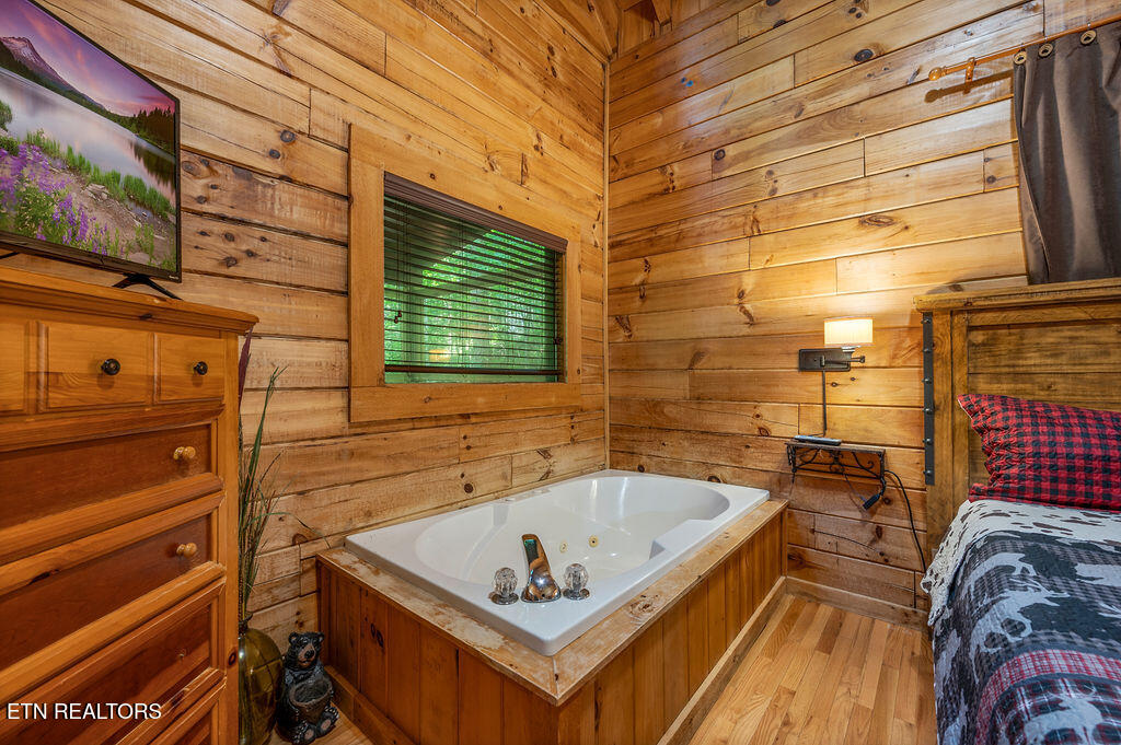 560 Wildwood Forest Way