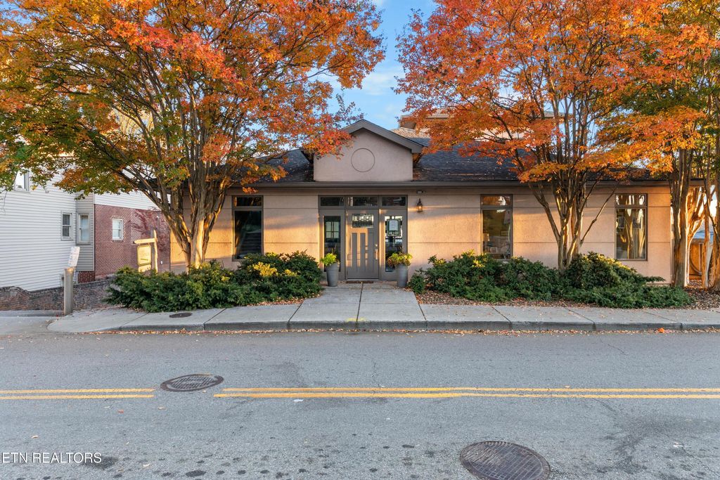 Photo of 620 W Hill Ave, Knoxville, TN 37902 (MLS # 1320033)