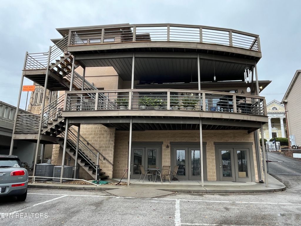 Photo of 620 W Hill Ave, Knoxville, TN 37902 (MLS # 1320033)