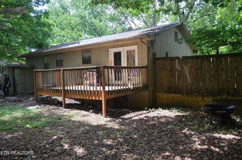 Photo of 1918 Highland Rd, Maryville, TN 37801 (MLS # 1339193)