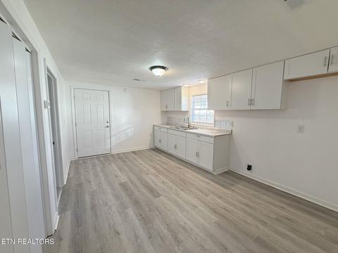 Tiny photo for 509 E Hemlock St, LaFollette, TN 37766 (MLS # 1326290)