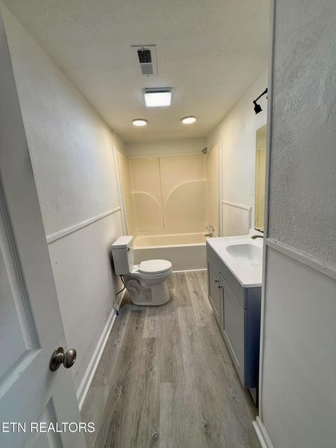 Tiny photo for 509 E Hemlock St, LaFollette, TN 37766 (MLS # 1326290)