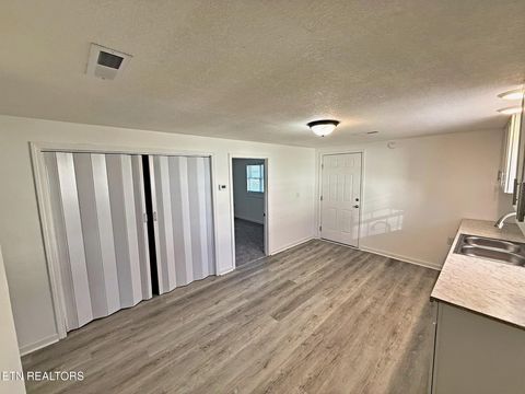 Tiny photo for 509 E Hemlock St, LaFollette, TN 37766 (MLS # 1326290)