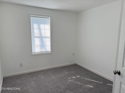 Tiny photo for 509 E Hemlock St, LaFollette, TN 37766 (MLS # 1326290)