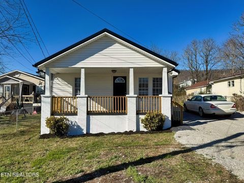 Tiny photo for 509 E Hemlock St, LaFollette, TN 37766 (MLS # 1326290)