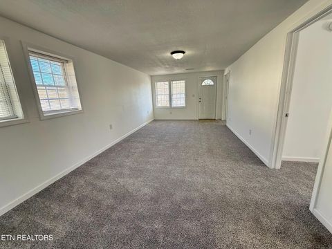 Tiny photo for 509 E Hemlock St, LaFollette, TN 37766 (MLS # 1326290)