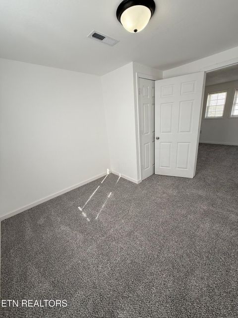 Tiny photo for 509 E Hemlock St, LaFollette, TN 37766 (MLS # 1326290)