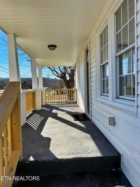 Tiny photo for 509 E Hemlock St, LaFollette, TN 37766 (MLS # 1326290)