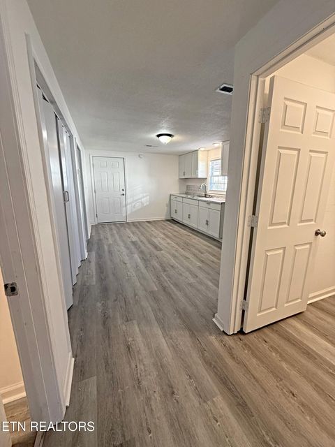 Tiny photo for 509 E Hemlock St, LaFollette, TN 37766 (MLS # 1326290)