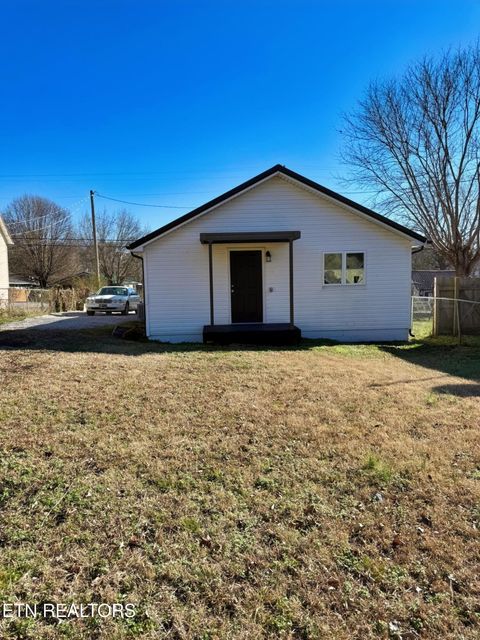 Tiny photo for 509 E Hemlock St, LaFollette, TN 37766 (MLS # 1326290)