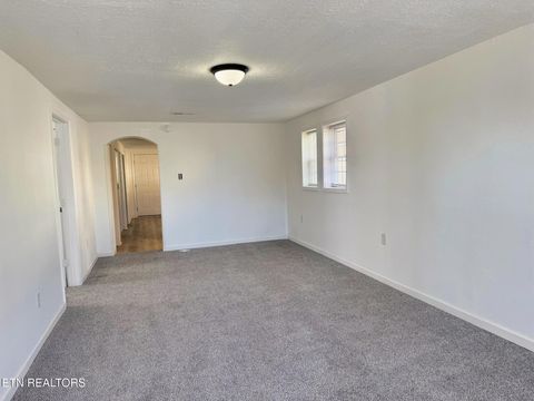 Tiny photo for 509 E Hemlock St, LaFollette, TN 37766 (MLS # 1326290)